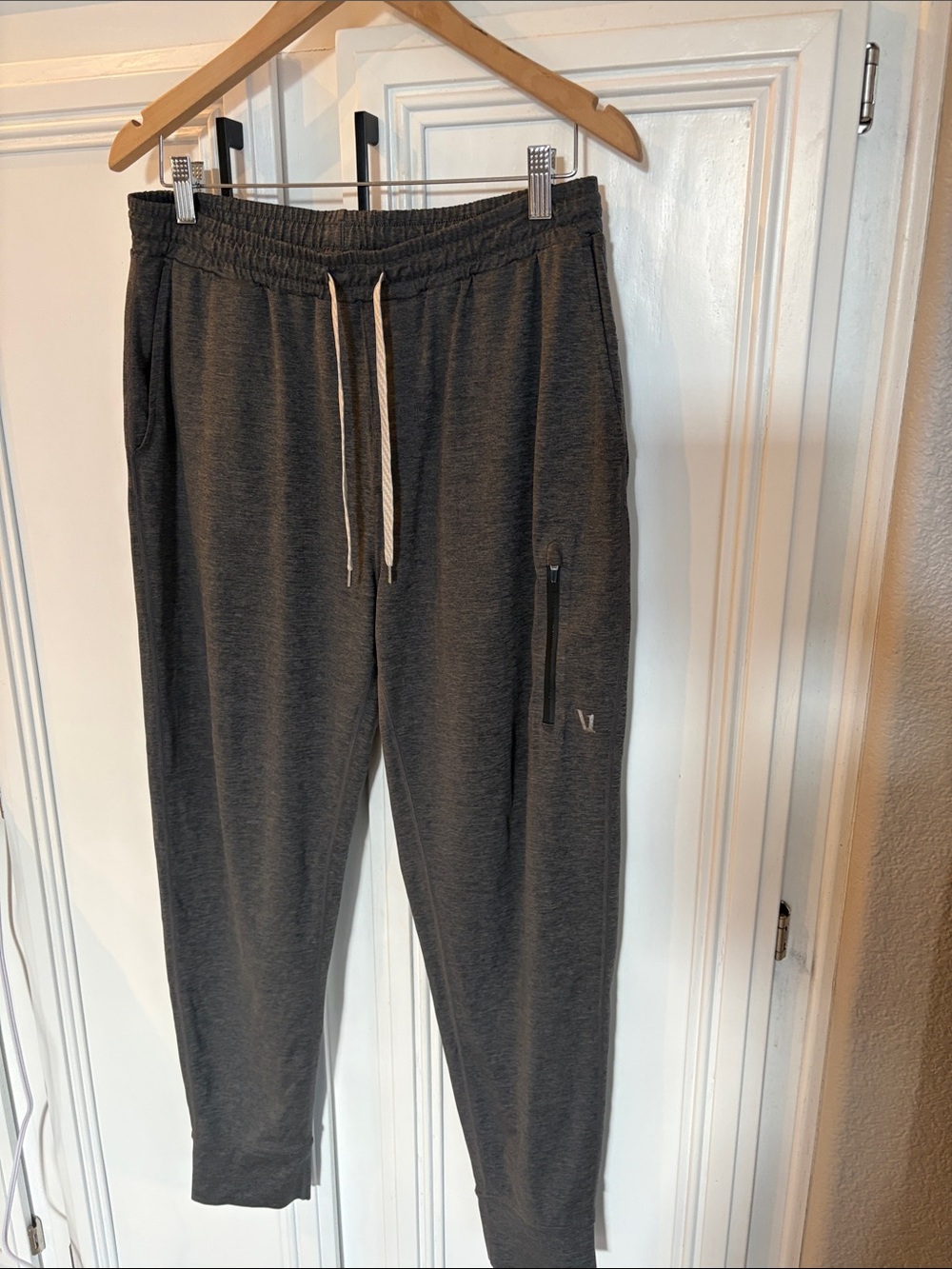 Vuori Mens Jogger Pants Size M Sunday Performance Heather Gray Gym Athletic